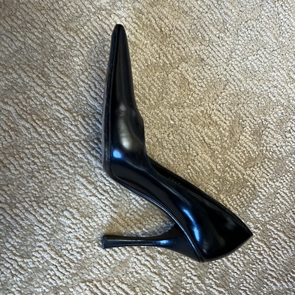 Beautiful woman’s Gucci black high heels - Picture 4 of 7